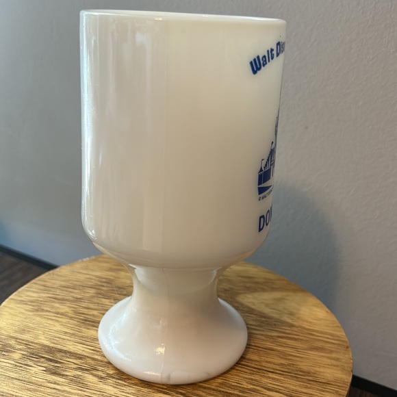 Vintage Walt Disney World souvenir milk glass mug - Picture 4 of 16